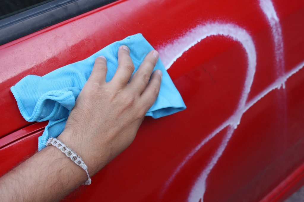 eliminar el graffiti pintado en la carrocería